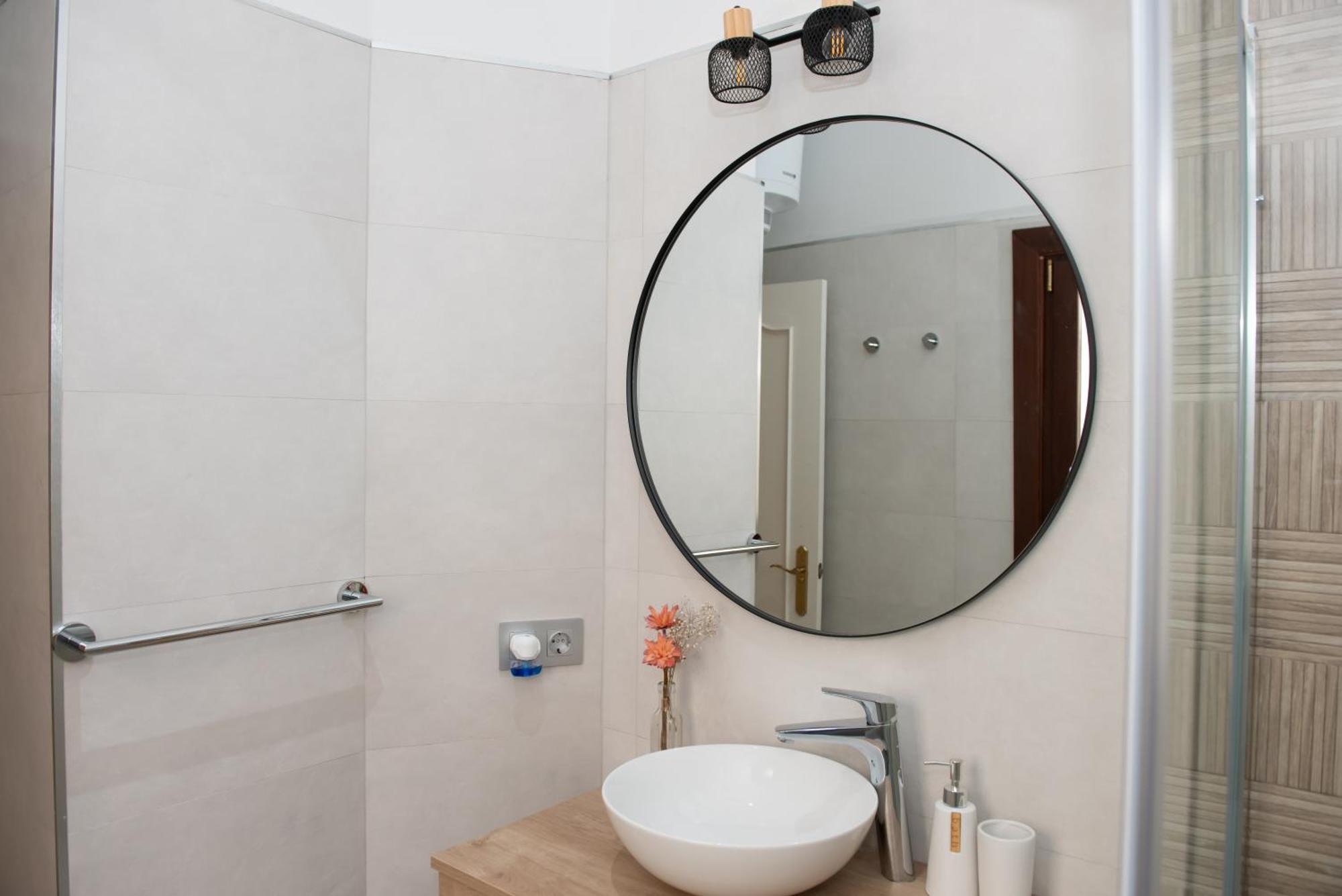 Charming & Quiet Apartment In Plaza Del Salvador Севиля Екстериор снимка
