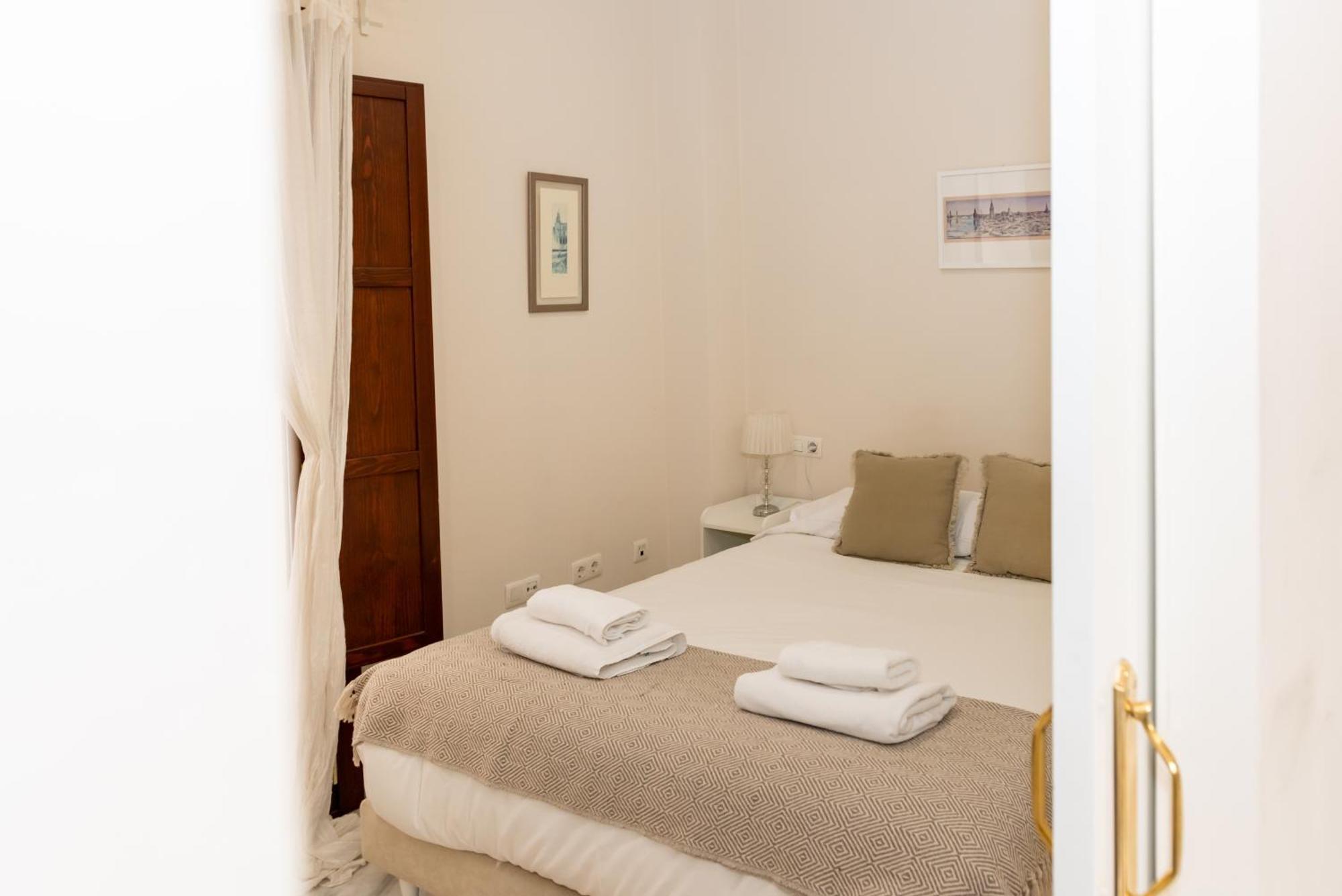 Charming & Quiet Apartment In Plaza Del Salvador Севиля Екстериор снимка